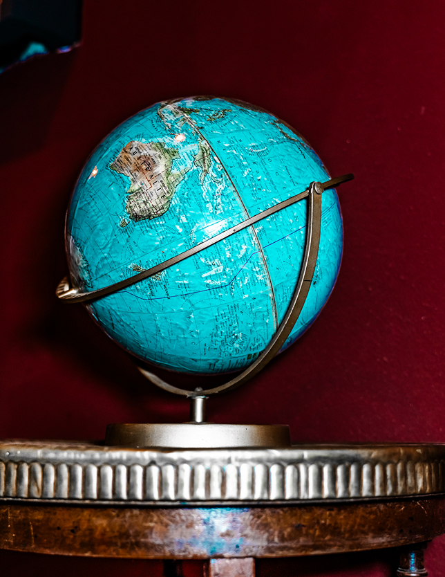 secret-professeur-tordu-globe