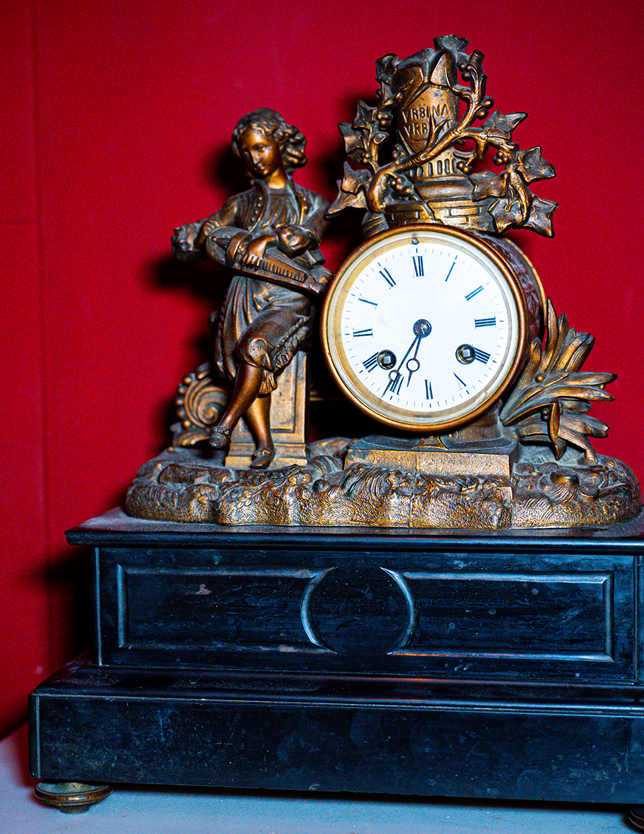 secret-professeur-tordu-horloge